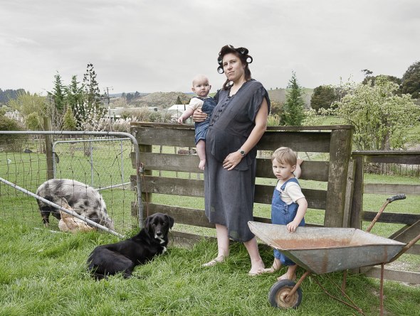 The sound of one thigh slapping